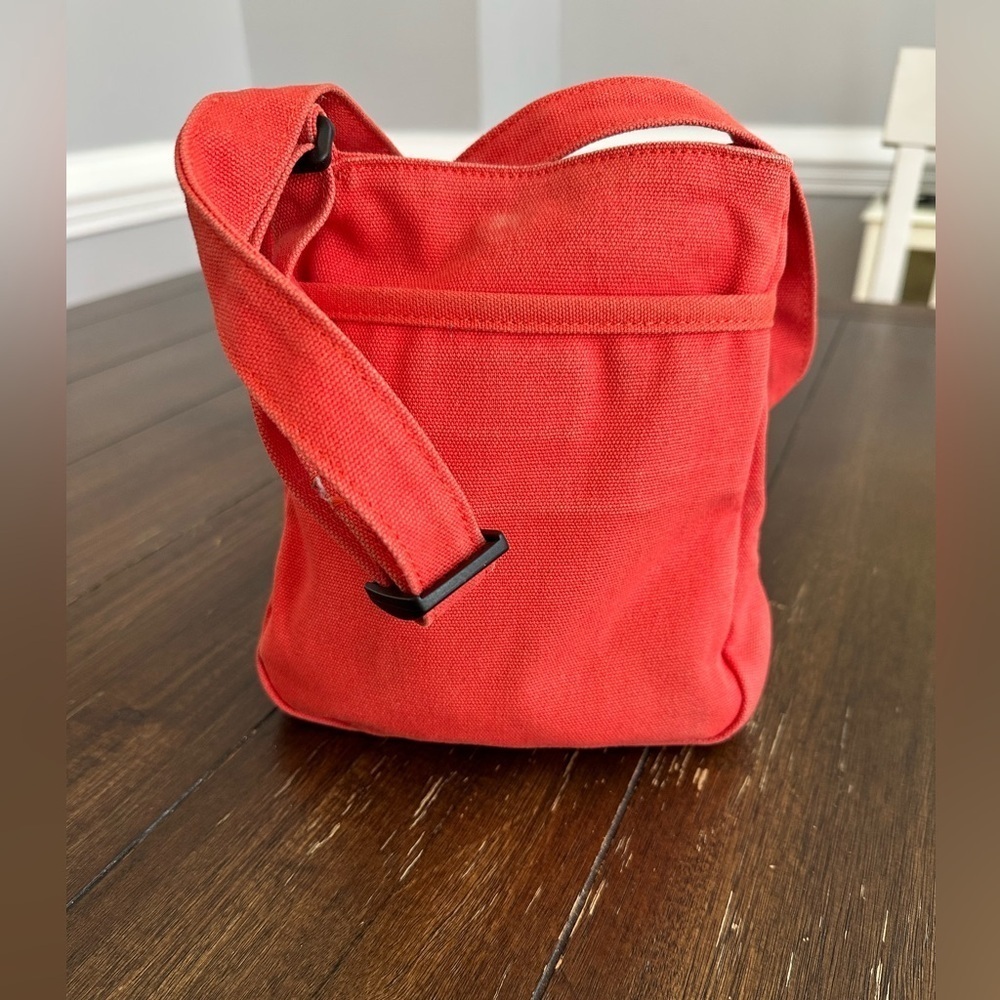 Kavu Keeper Sling Bag View 2